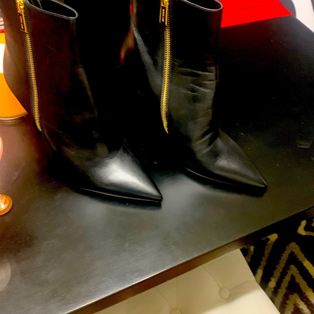Micheal kors ankle boots gold zipper on each side